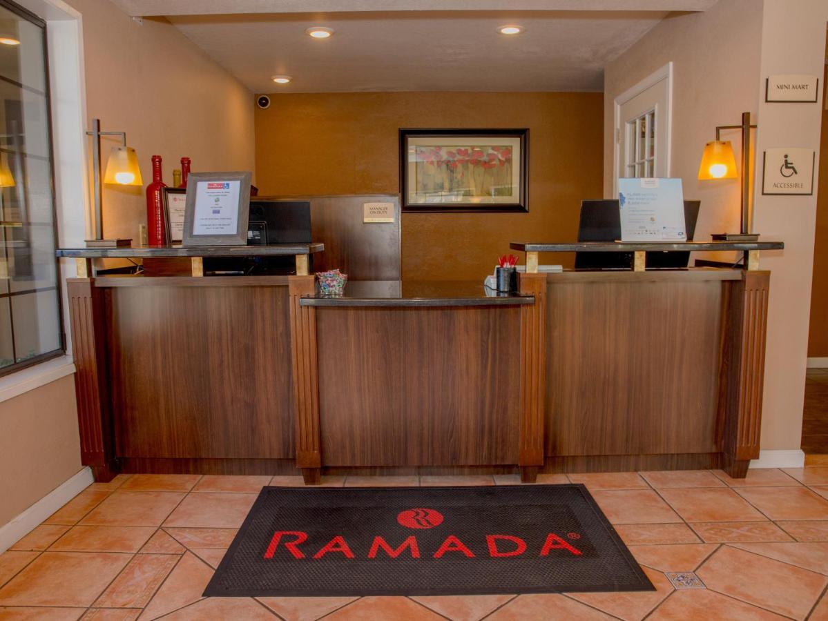 Ramada by Wyndham Mountain View Hotel Bagian luar foto
