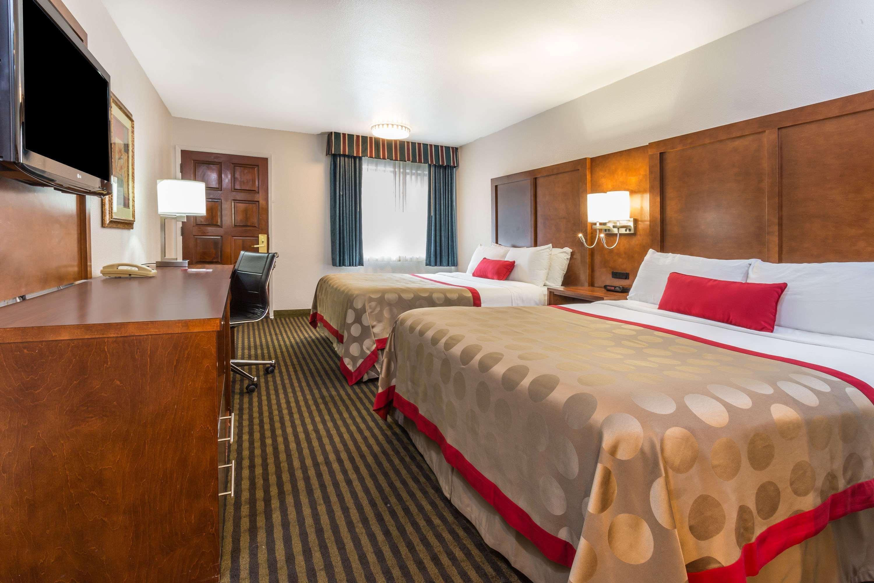 Ramada by Wyndham Mountain View Hotel Bagian luar foto