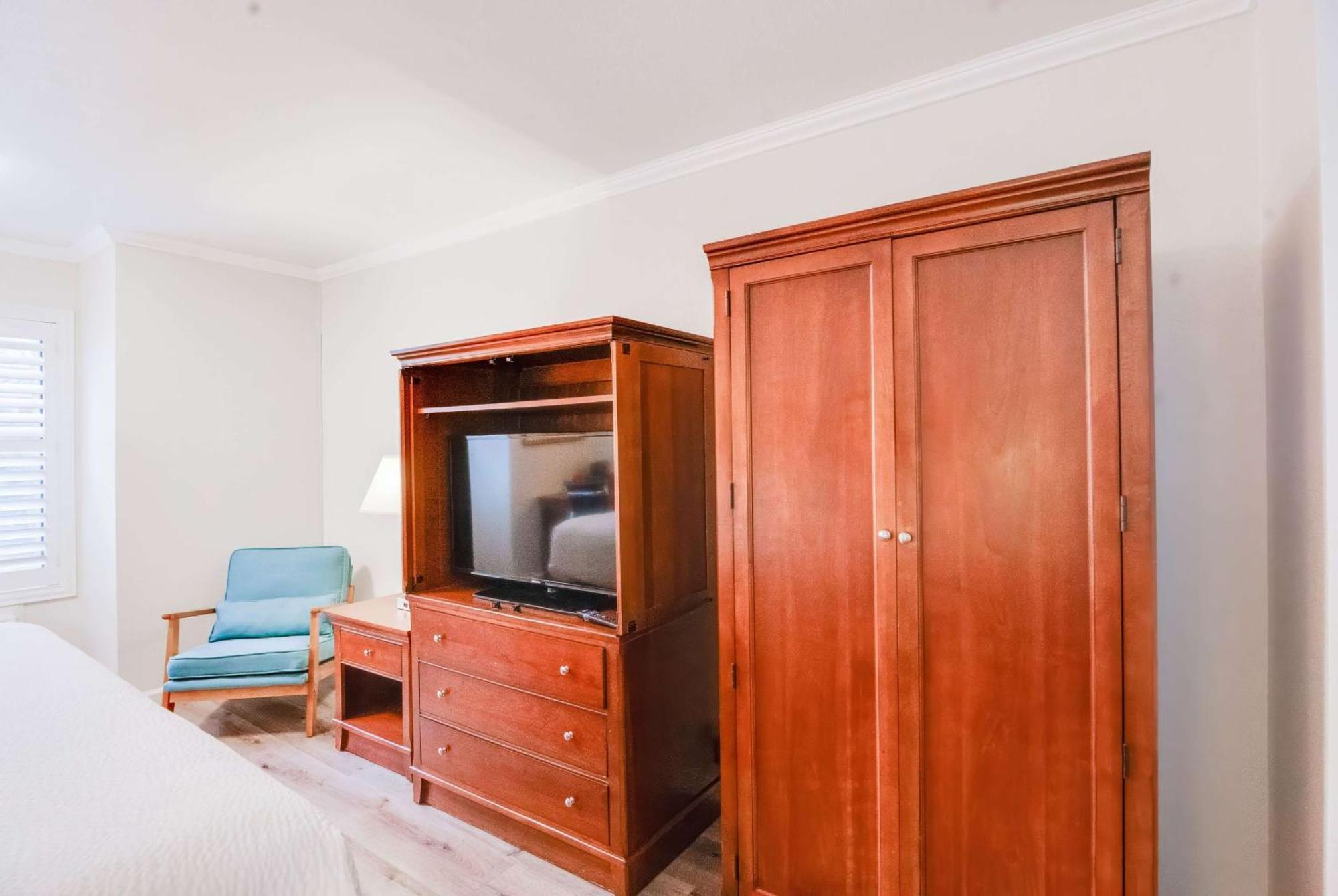 Ramada by Wyndham Mountain View Hotel Bagian luar foto